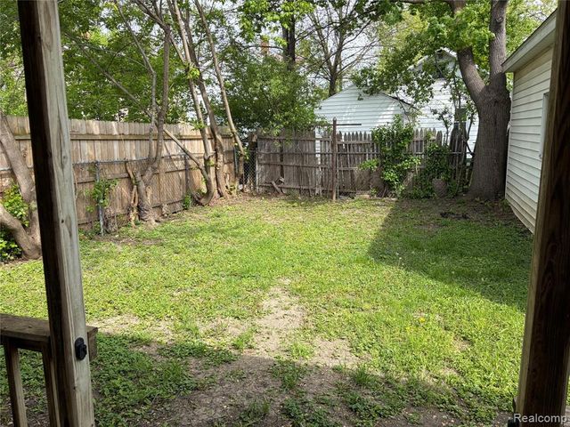 2210 Brown Street, Flint, MI 48503