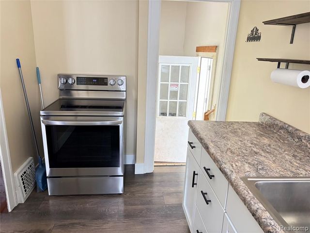 2210 Brown Street, Flint, MI 48503