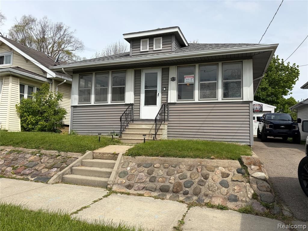 2210 Brown Street, Flint, MI 48503
