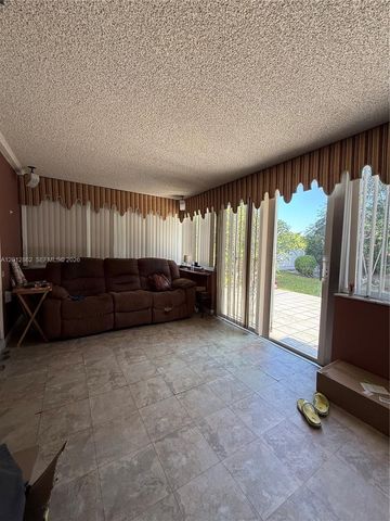 399 W 12th St, Hialeah, FL 33010
