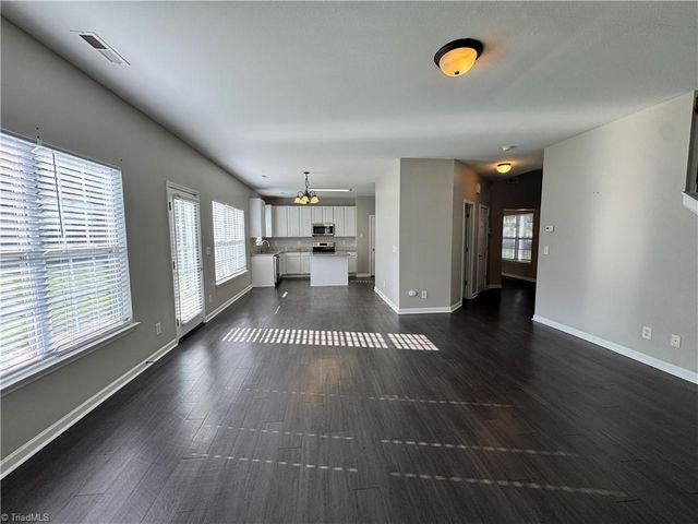 803 Peachtree Meadows Circle, Kernersville, NC 27284