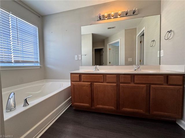 803 Peachtree Meadows Circle, Kernersville, NC 27284