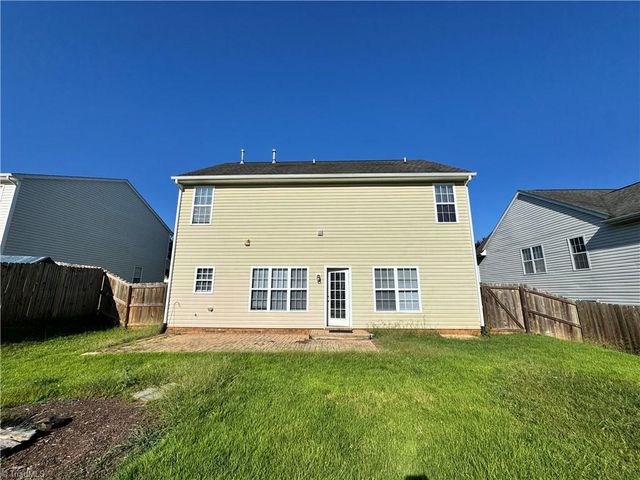 803 Peachtree Meadows Circle, Kernersville, NC 27284