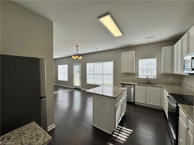 803 Peachtree Meadows Circle, Kernersville, NC 27284