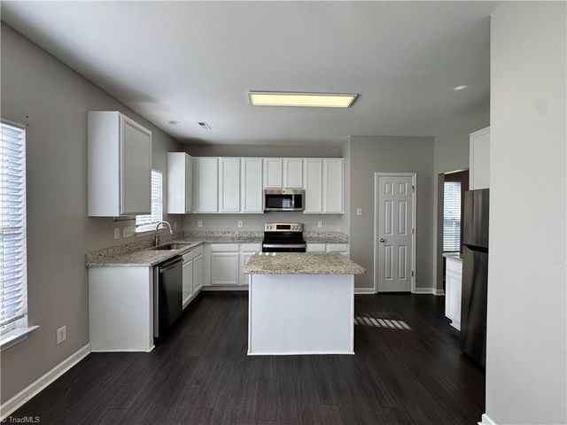 803 Peachtree Meadows Circle, Kernersville, NC 27284