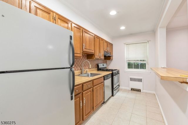 10 Parkway Vlg 10 E, Cranford Twp., NJ 07016