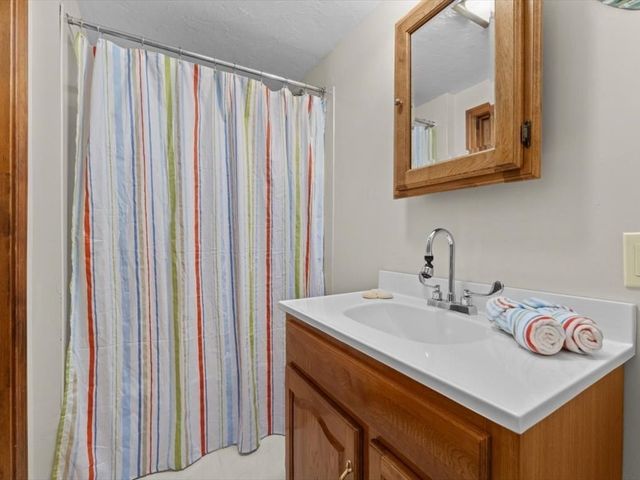 40 Atwood Rd, Southborough, MA 01772