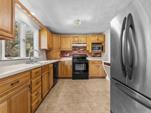 40 Atwood Rd, Southborough, MA 01772