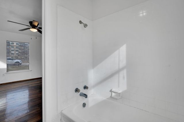 220 N Commerce Street, Burleson, TX 76028