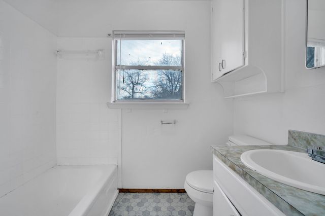 220 N Commerce Street, Burleson, TX 76028