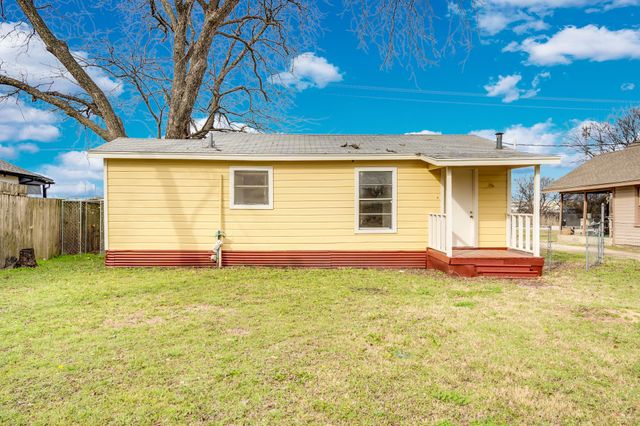 220 N Commerce Street, Burleson, TX 76028