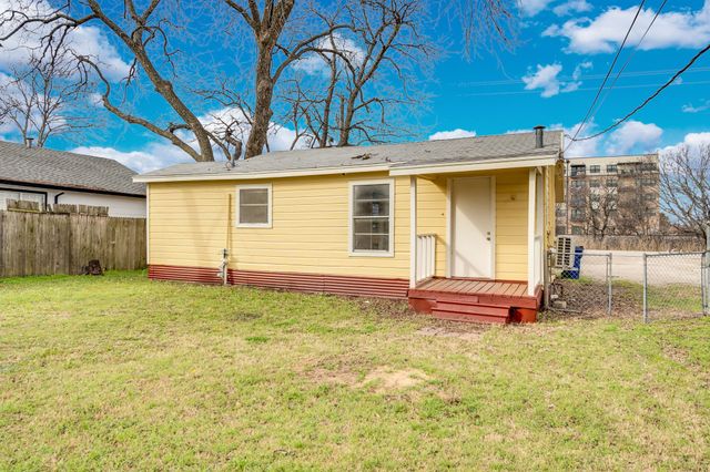 220 N Commerce Street, Burleson, TX 76028