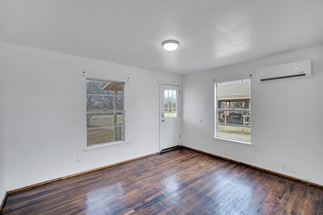 220 N Commerce Street, Burleson, TX 76028