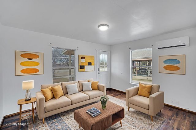 220 N Commerce Street, Burleson, TX 76028