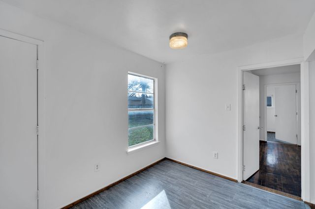 220 N Commerce Street, Burleson, TX 76028