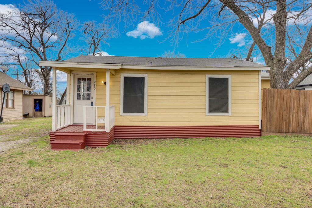 220 N Commerce Street, Burleson, TX 76028