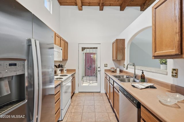 10523 E John McNair Place, Tucson, AZ 85747