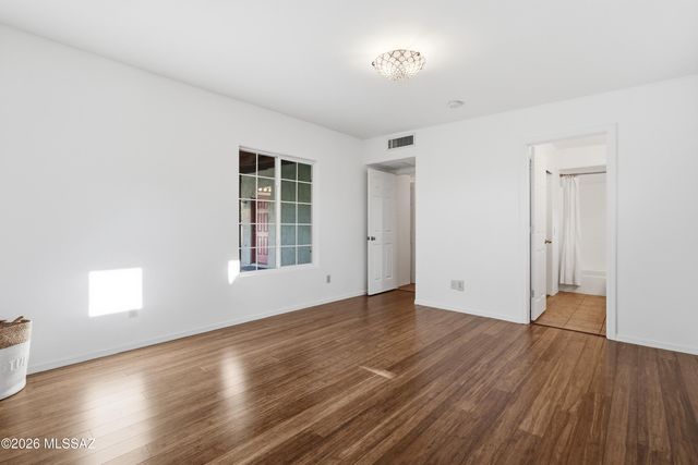 10523 E John McNair Place, Tucson, AZ 85747