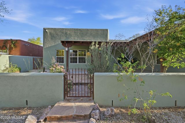 10523 E John McNair Place, Tucson, AZ 85747