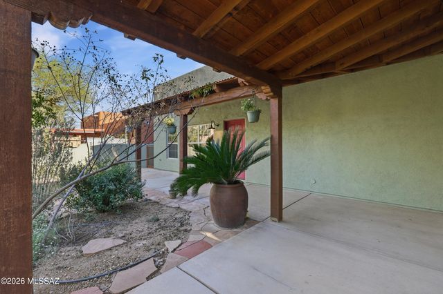 10523 E John McNair Place, Tucson, AZ 85747