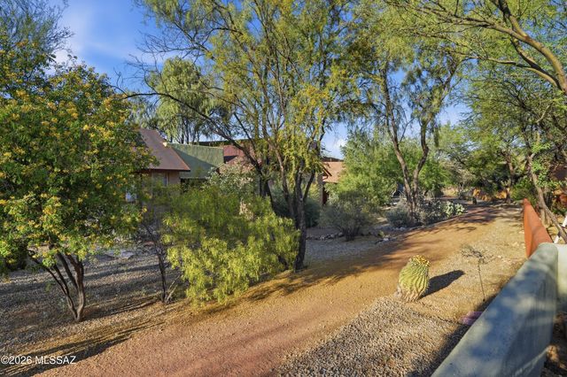 10523 E John McNair Place, Tucson, AZ 85747