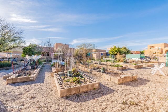 10523 E John McNair Place, Tucson, AZ 85747