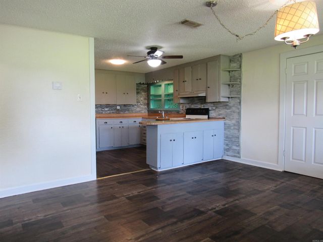 1105 Lingo Rd, Lonoke, AR 72086