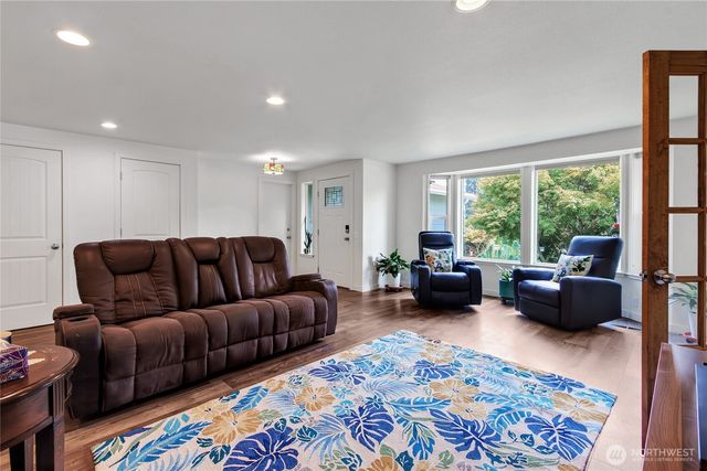 10304 E 63rd Ave Court, Puyallup, WA 98373