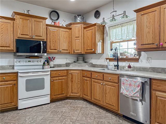 1090 CR 401, Berryville, AR 72616