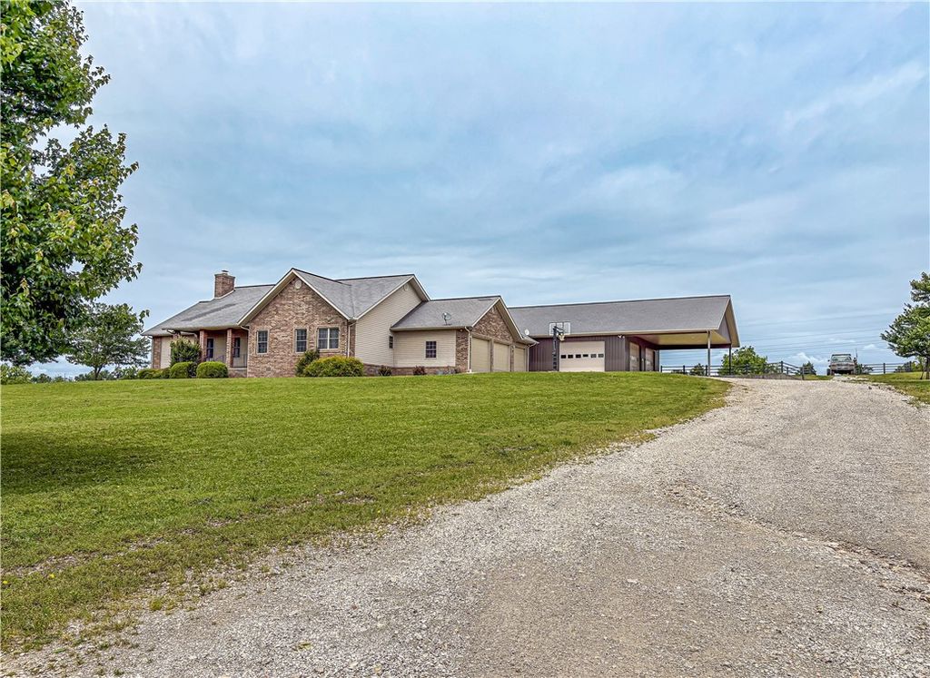 1090 CR 401, Berryville, AR 72616
