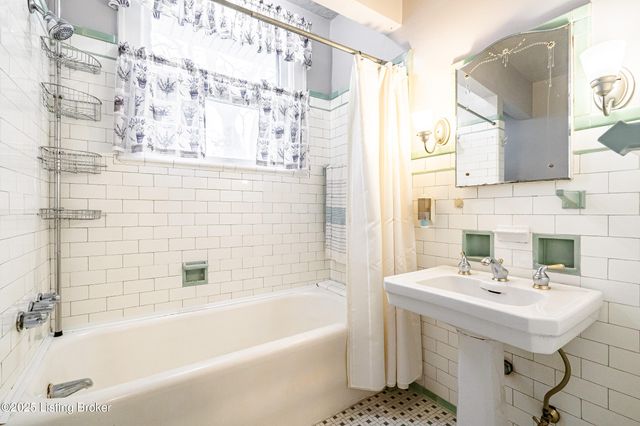 1618 Eastern Pkwy, Louisville, KY 40204