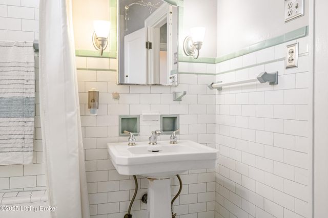 1618 Eastern Pkwy, Louisville, KY 40204