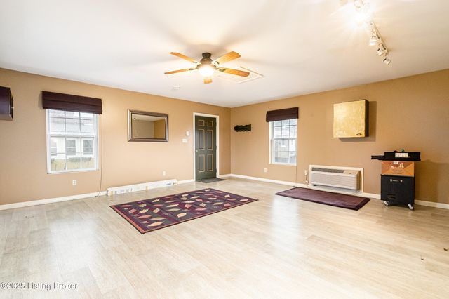 1618 Eastern Pkwy, Louisville, KY 40204