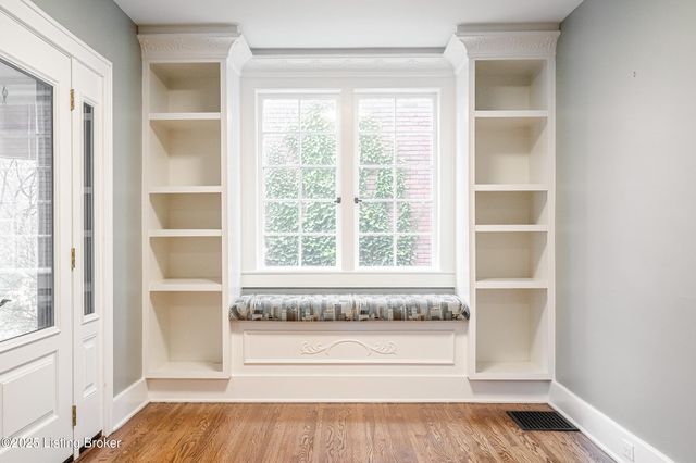 1618 Eastern Pkwy, Louisville, KY 40204