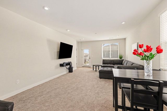 713 Somerset Boulevard, 9D, Florence, KY 41042