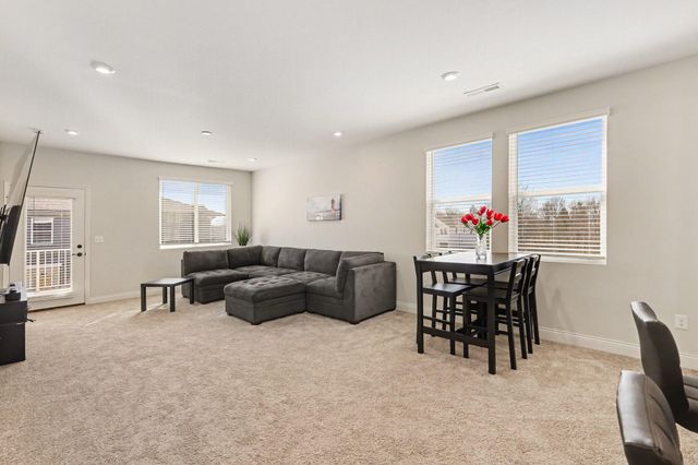 713 Somerset Boulevard, 9D, Florence, KY 41042