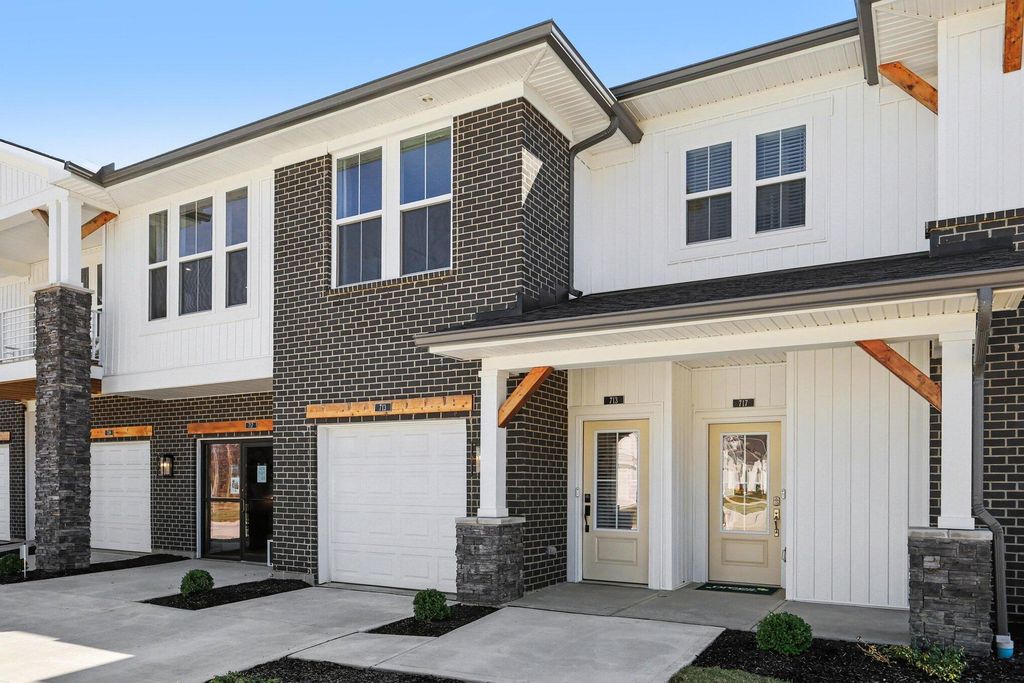 713 Somerset Boulevard, 9D, Florence, KY 41042