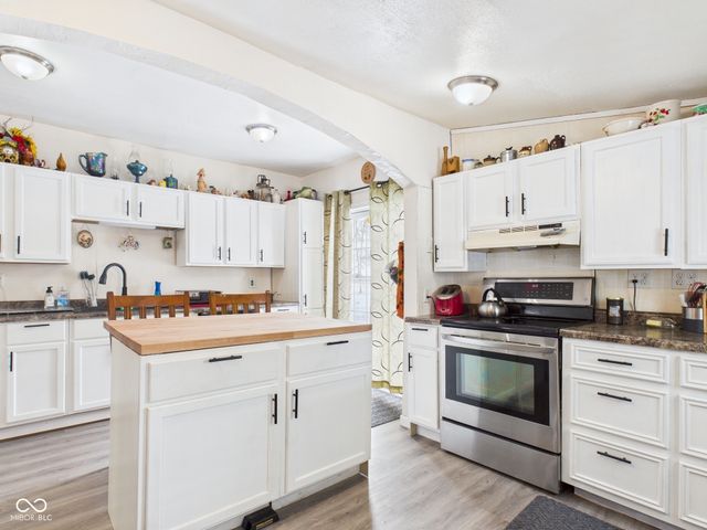 1090 W Van Buren Street, Alexandria, IN 46001