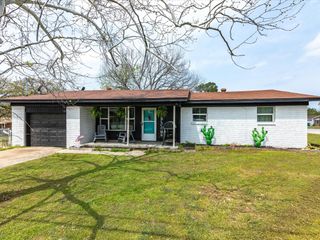 1306 Hulme Street, Bowie, TX 76230