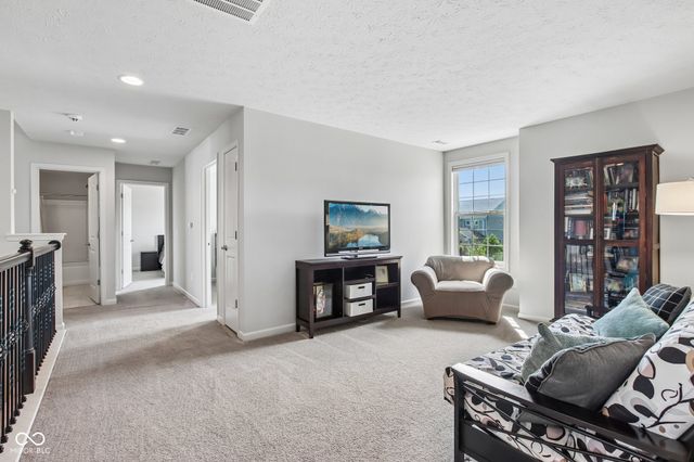 3769 Conifer Drive, Zionsville, IN 46077