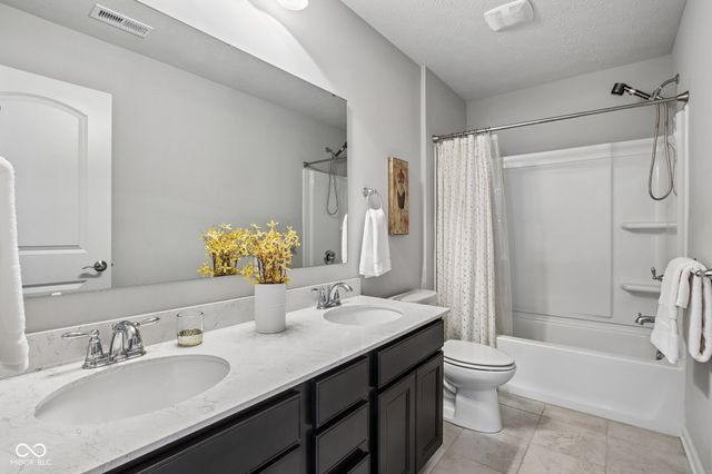 3769 Conifer Drive, Zionsville, IN 46077