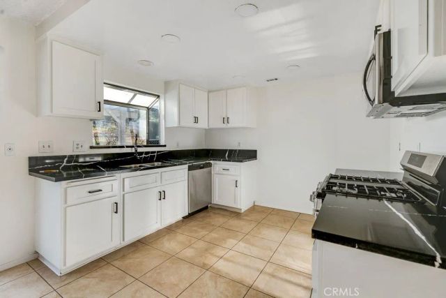 7365 Chase, Hesperia, CA 92345