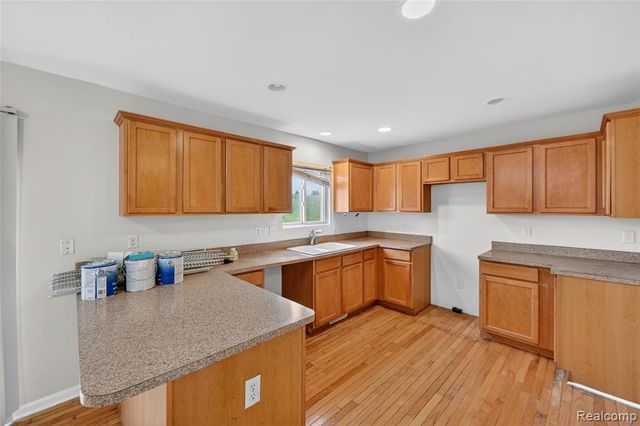 738 Arusha Drive, Pontiac, MI 48341