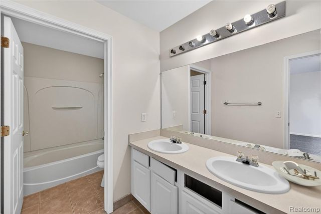 738 Arusha Drive, Pontiac, MI 48341