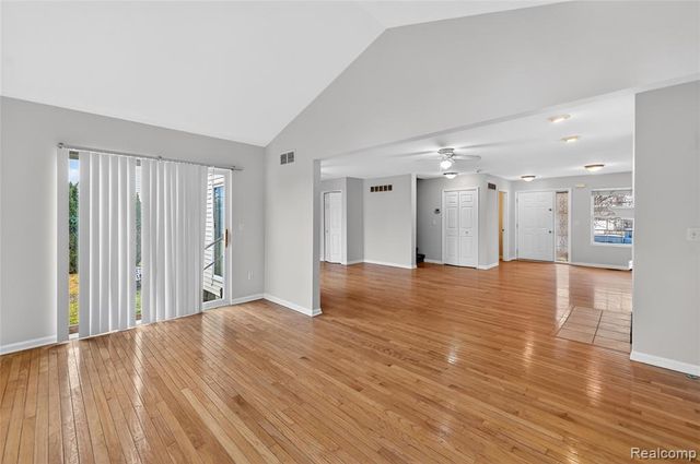 738 Arusha Drive, Pontiac, MI 48341