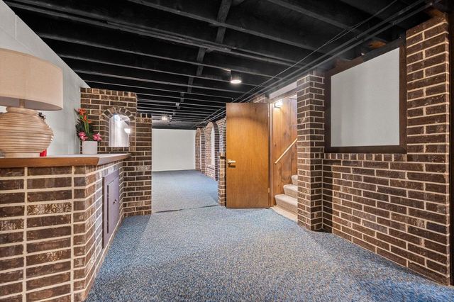 18400 Honey Creek DRIVE, Brookfield, WI 53045