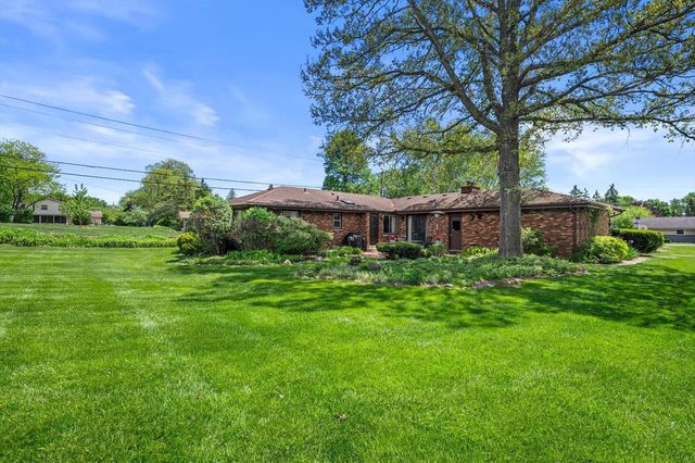 18400 Honey Creek DRIVE, Brookfield, WI 53045