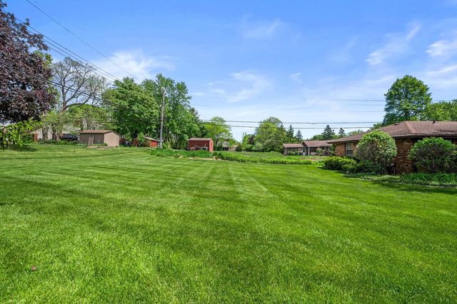 18400 Honey Creek DRIVE, Brookfield, WI 53045