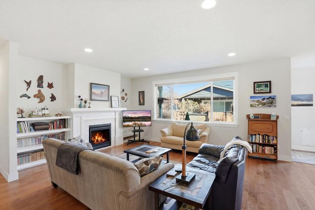 1227 NE Hoover Loop, Bend, OR 97701