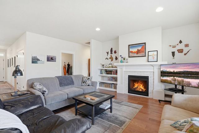 1227 NE Hoover Loop, Bend, OR 97701